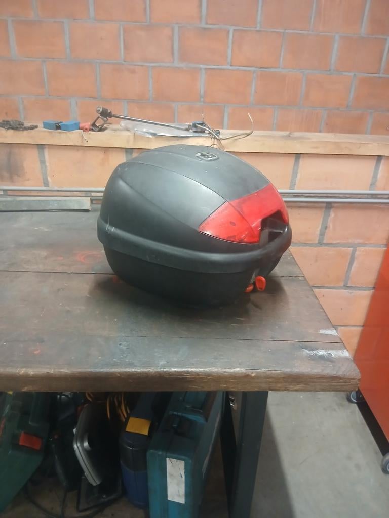 Kofer voor scooter of bromer of motor, Ophalen