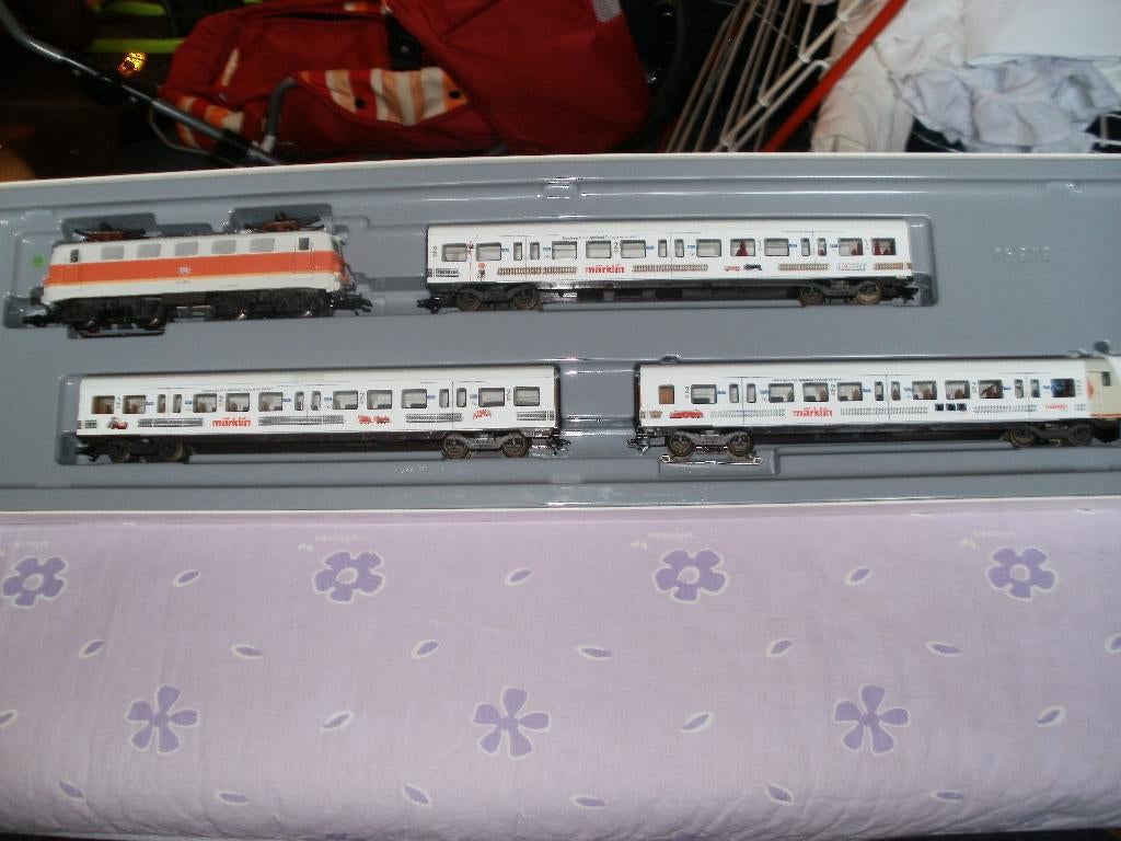 Marklin Ho treinset no 2849 met E lokomotief+3 rijtuigen., Hobby en Vrije tijd, Modeltreinen | H0, Nieuw, Treinset, Wisselstroom