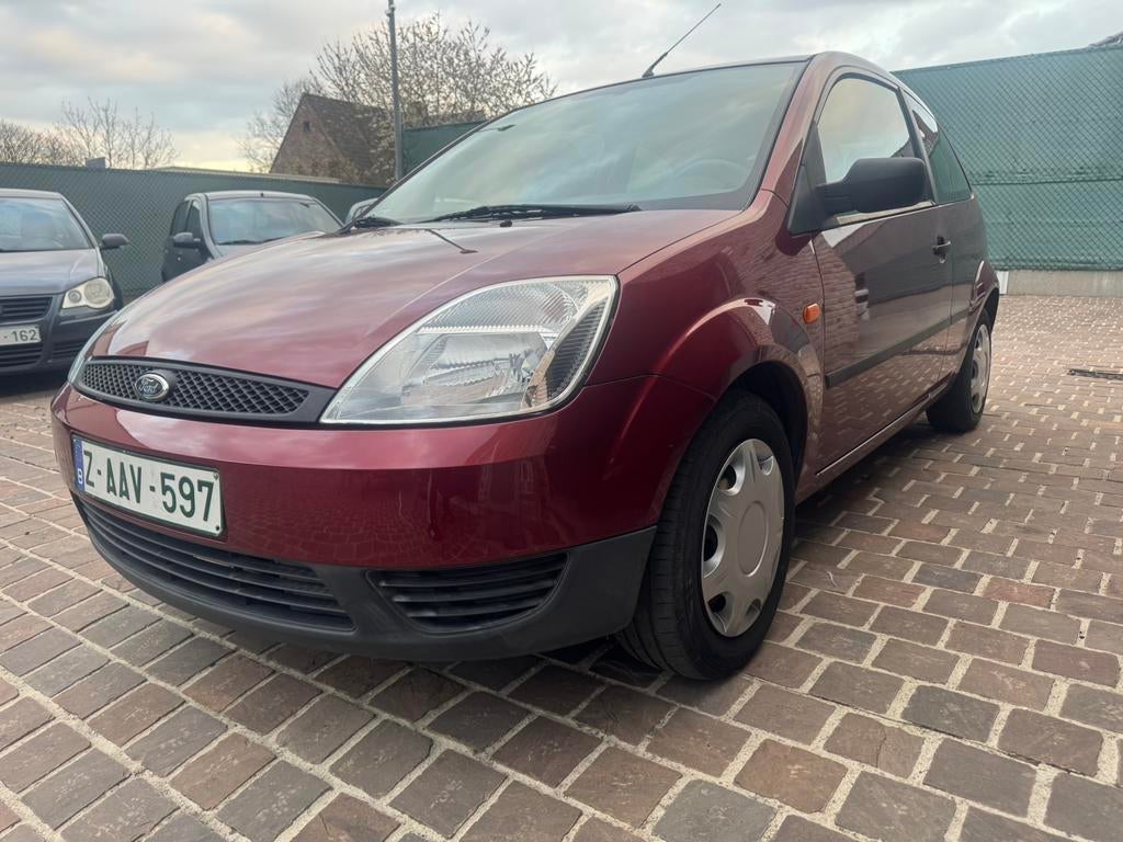 Ford fiesta 1.3i 2004 120000km kettingmotor! Gekeurd!, Auto's, Bedrijf, Radio, Fiësta, Handgeschakeld
