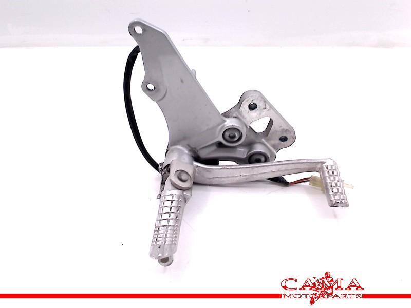 REPOSE PIEDS AVANT DROIT Suzuki, Dhr. S. di Majo, Utilisé, Info@cama-motorparts.nl, P.J. Troelstraweg 8 8
3144 CX  MAASSLUIS, NL