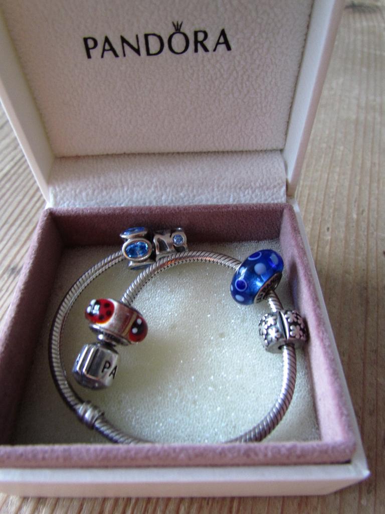 Pandora armband, Handtassen en Accessoires, Ophalen, Gebruikt, Overige kleuren, Met bedels of kralen