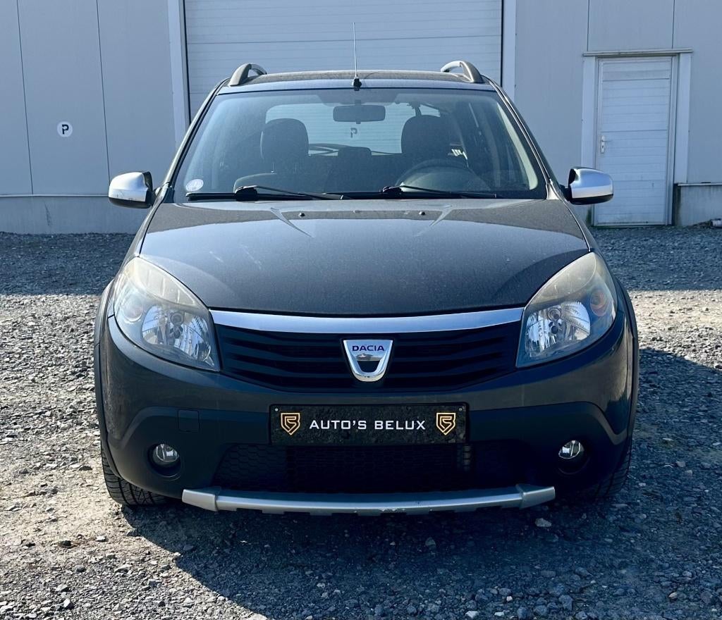 Dacia Sandero Stepway 1.6i Stepway/CLIMATISATION/, Autos, Boîte manuelle, Noir, 62 kW, 5 places