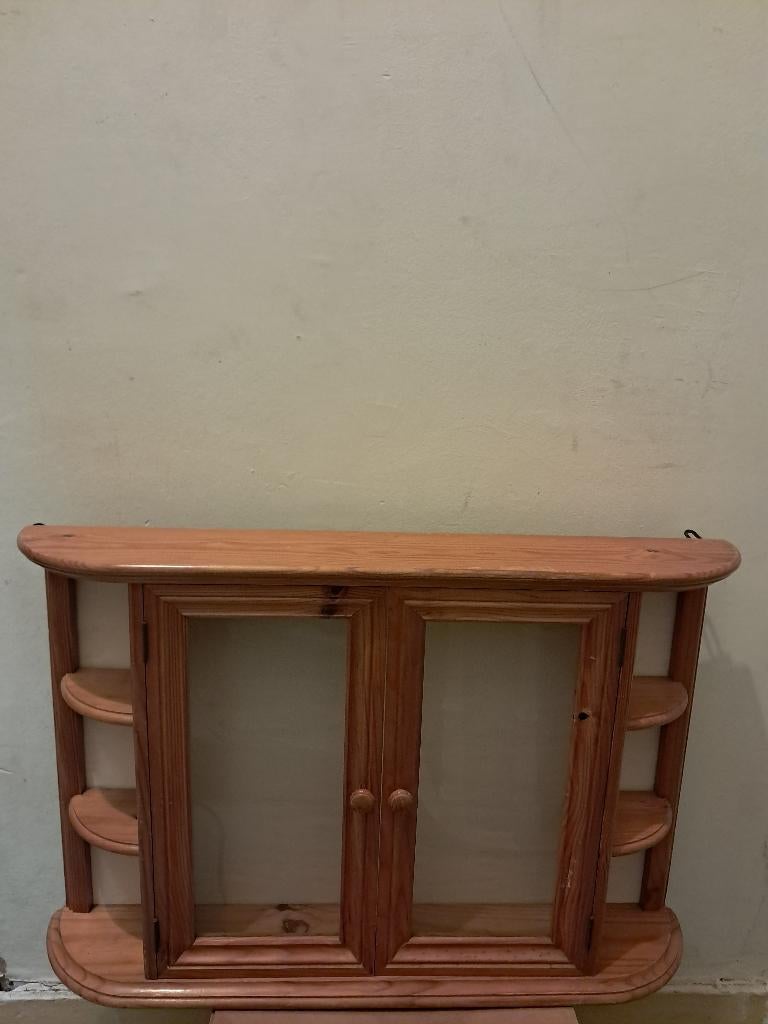 Zeldzame creatie van een kleine decoratieve kledingkast., Huis en Inrichting, Kasten | Vitrinekasten, Ophalen, Glas, Met deur(en)