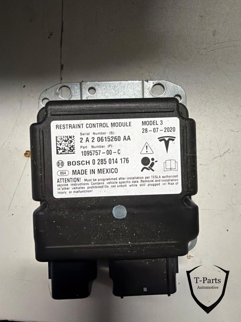 Tesla model 3 airbag module, Auto-onderdelen, Tesla, Inc., Gebruikt, Info@tesla.com, Tesla Road 1
78725  Austin