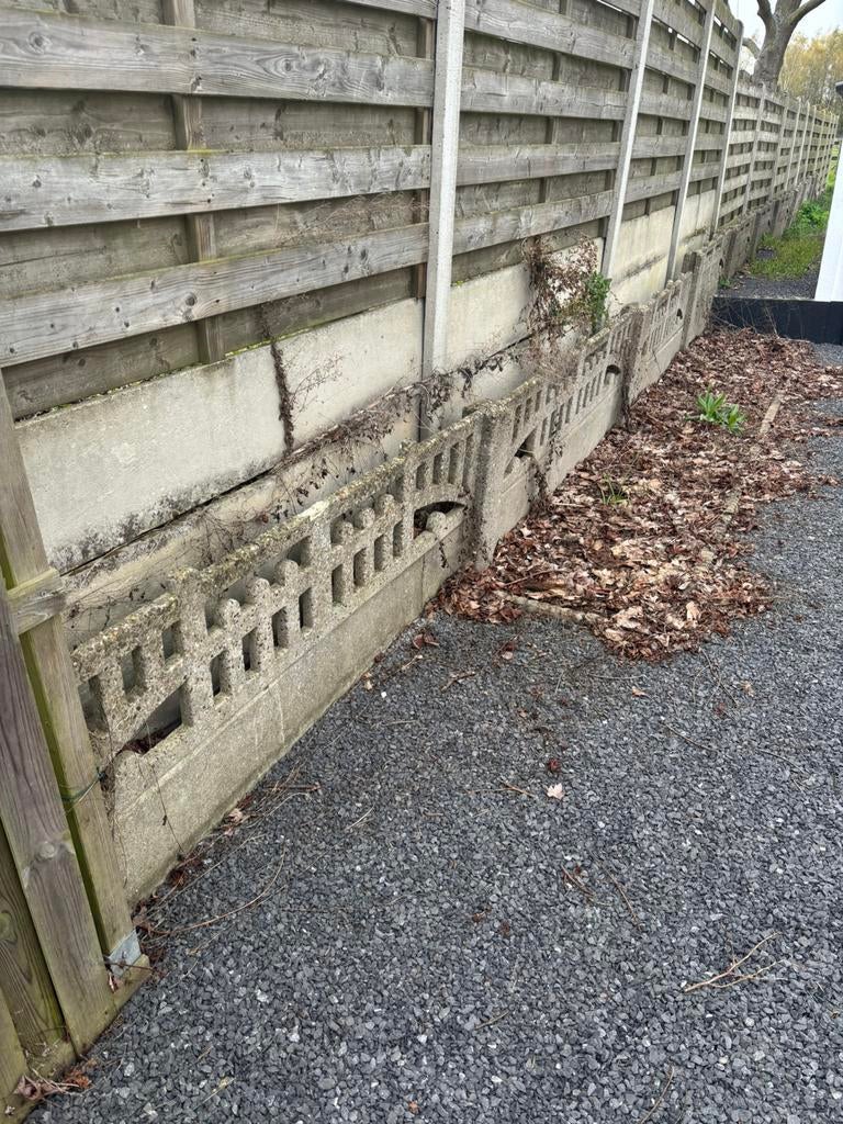 **GRATIS**  Betonnen afrastering / schutting / hekje, Ophalen, 3 tot 6 meter, Hout, 1 tot 2 meter