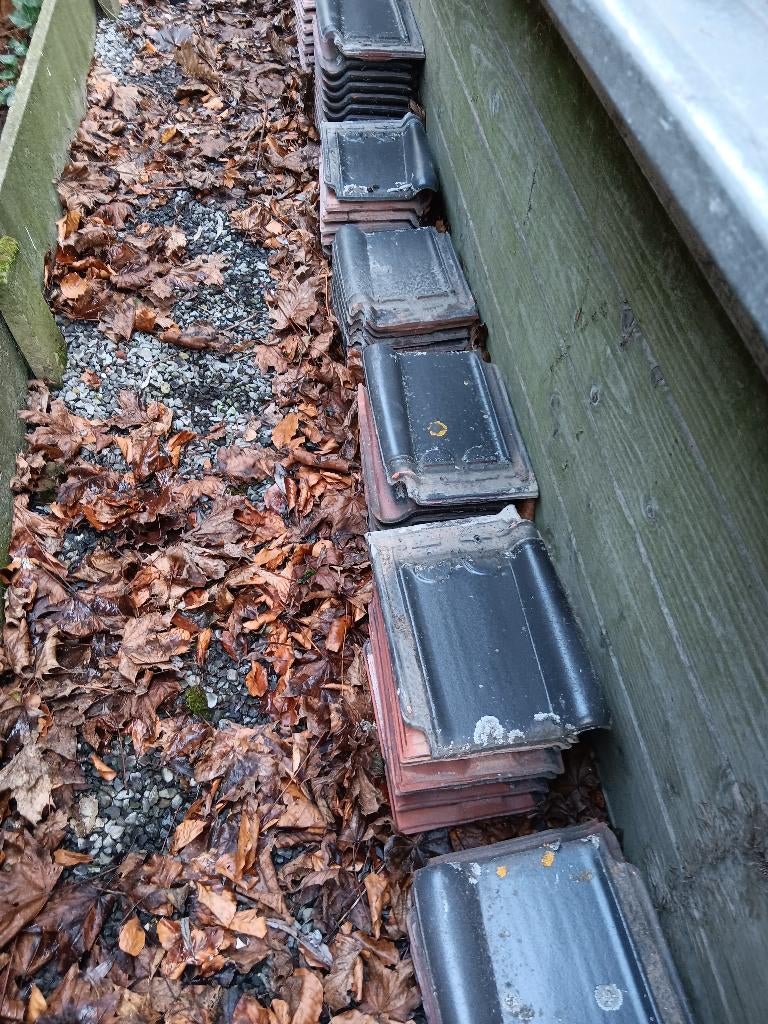 tuiles, Tuiles, Gris, Pierre ou Argile, Comme neuf