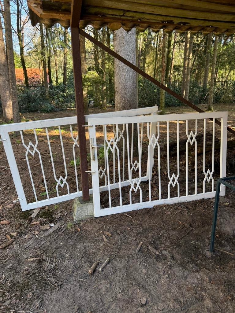 Hek zwaar metaal met slot. Toegangspoort, Tuin en Terras, Tuinhekken en Hekwerk, Ophalen, Gebruikt, IJzer, Sierhekwerk