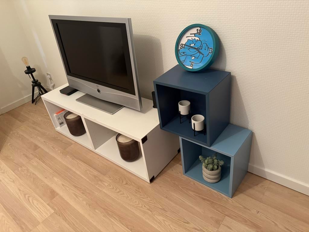 Witte tv kast en blauwe blokken, Ophalen, Zo goed als nieuw