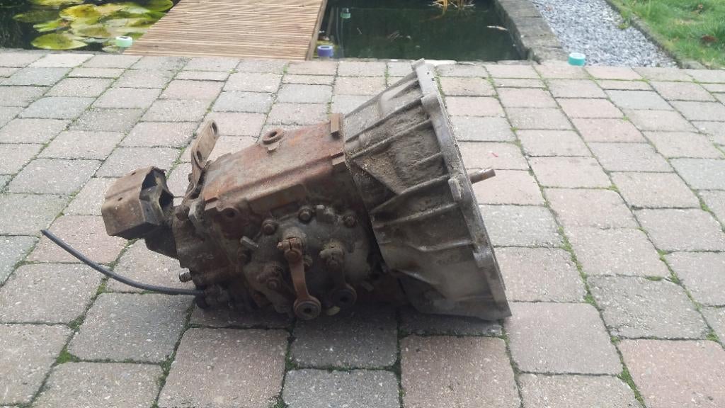 Boîtes de vitesses 4 + embrayage Mercedes123 D  1982., Enlèvement, Utilisé, Mercedes-Benz