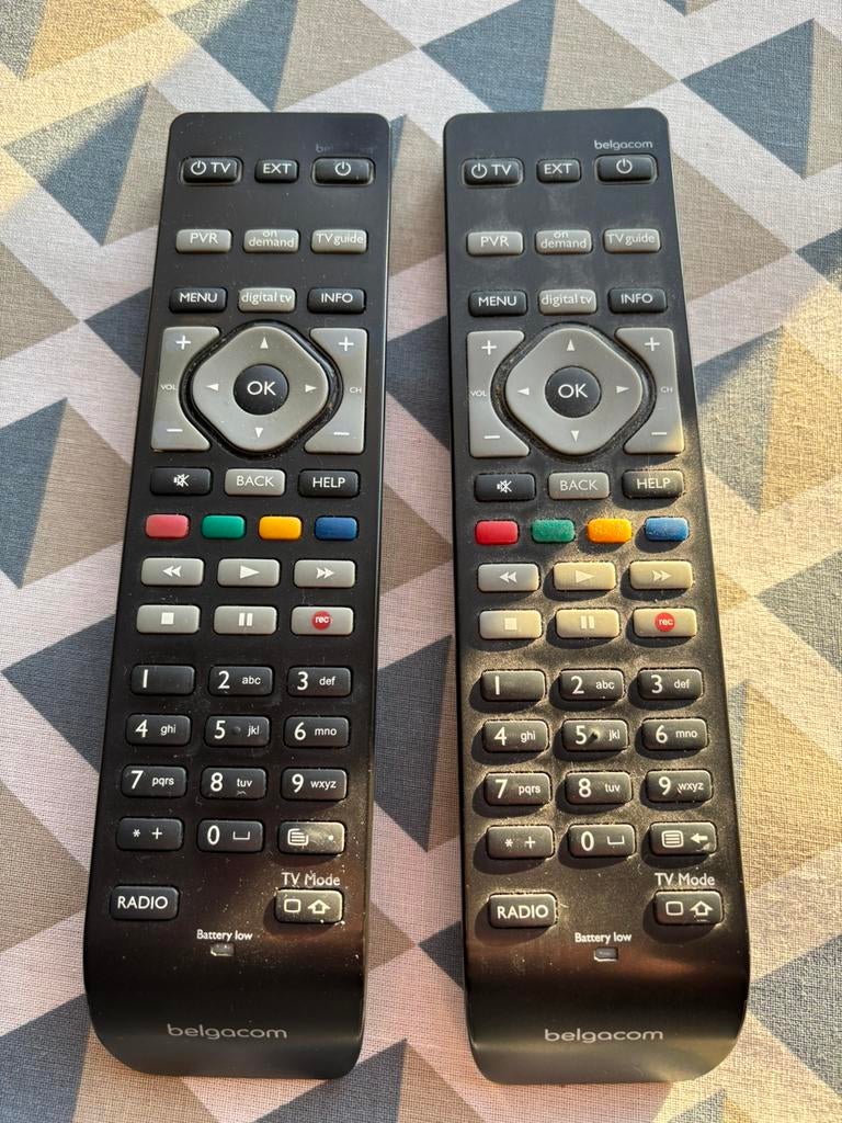 2 afstandsbedieningen, Enlèvement ou Envoi, TV