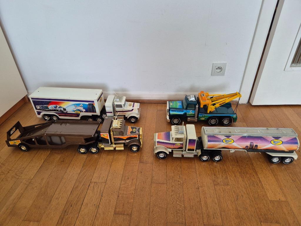 Jouet - Grands camions semi-remorque et dépanneur, Enlèvement, Utilisé