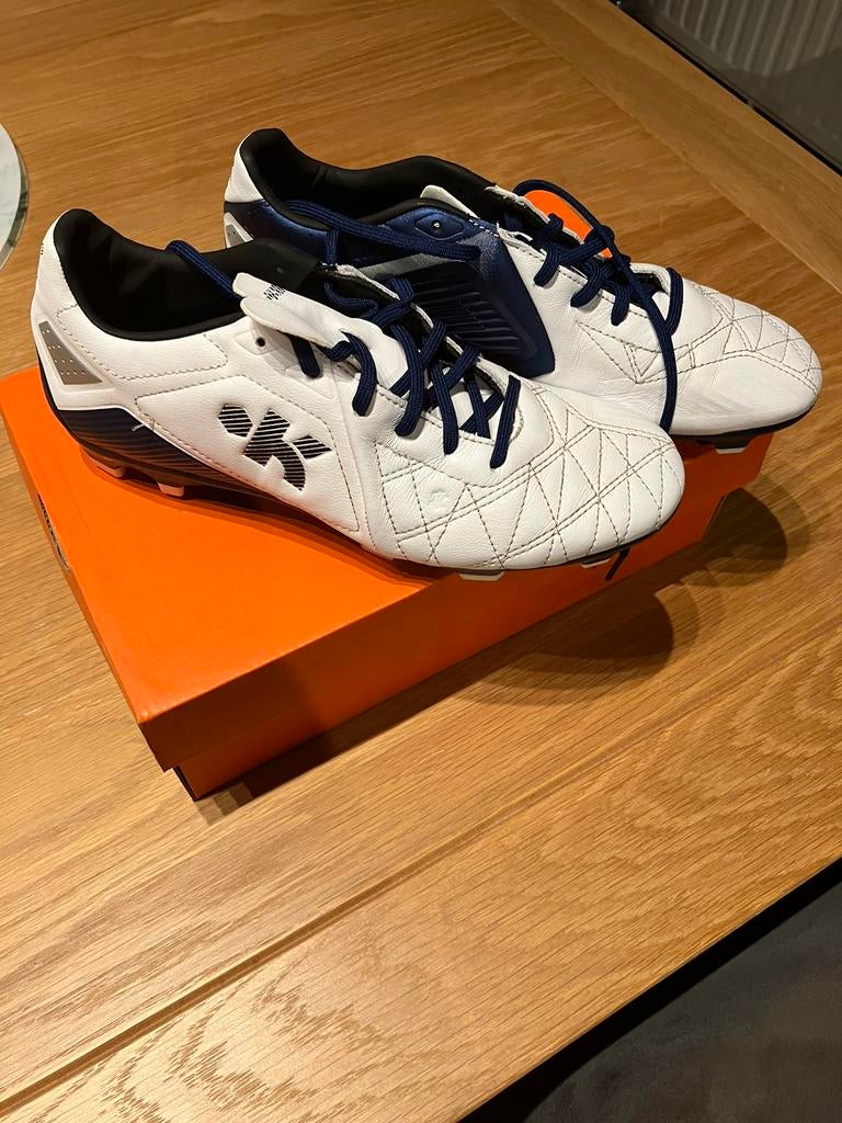 Voetbalschoenen Kipsta maat 37 leer leder Antwerpen, Sport en Fitness, Ophalen, Zo goed als nieuw, Schoenen