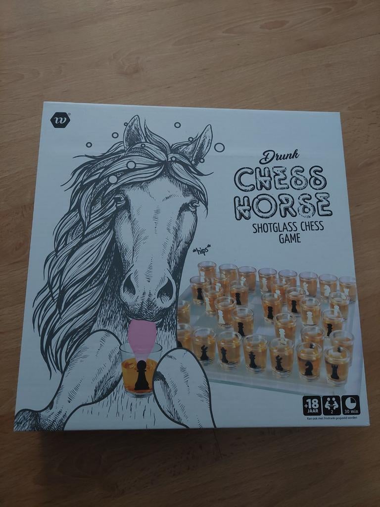 Partygame drunk chess horse, Een of twee spelers, Ophalen of Verzenden, Zo goed als nieuw