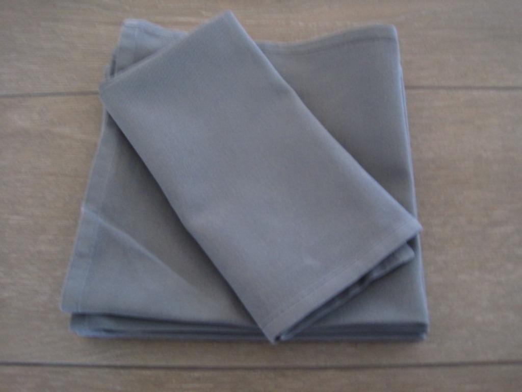 Serviettes en coton gris 120 pièces - à vendre par 6, Enlèvement ou Envoi, Utilisé, Gris, Autres types