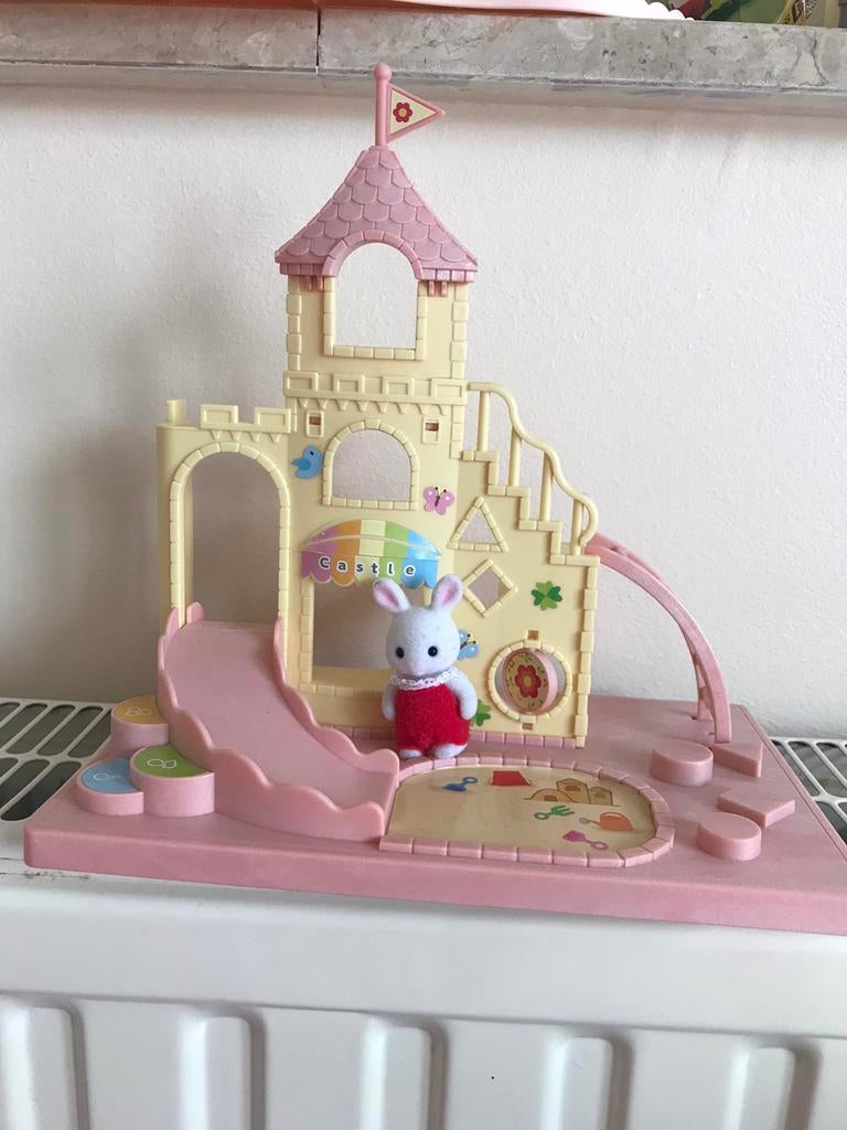 Te koop Sylvanian Families baby avonturen kasteel, Kinderen en Baby's, Speelgoed | Poppenhuizen, Ophalen of Verzenden, Zo goed als nieuw