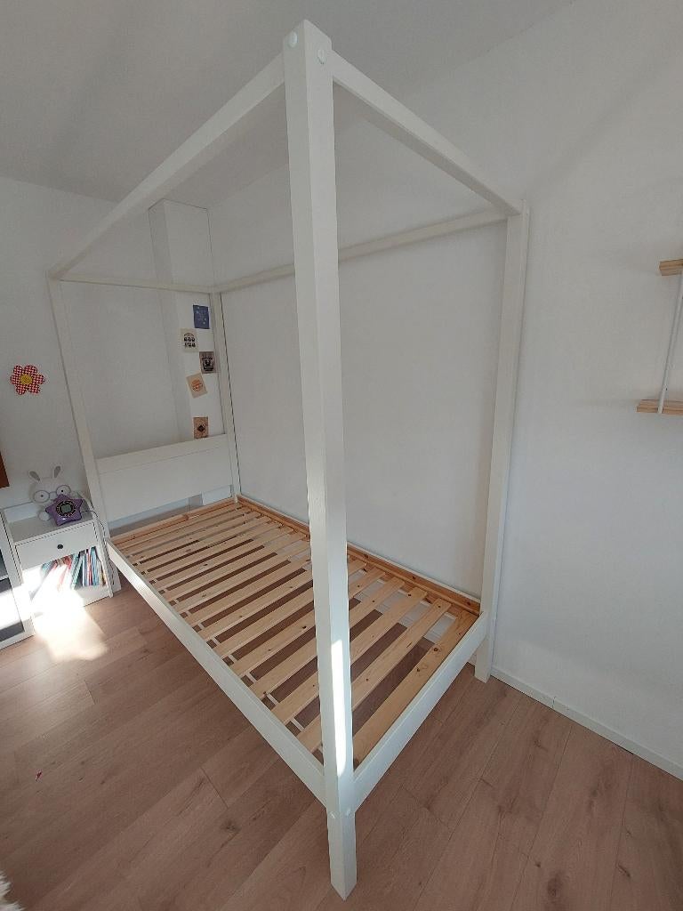 Lit à baldaquin, 90 cm, Une personne, Enlèvement, Utilisé