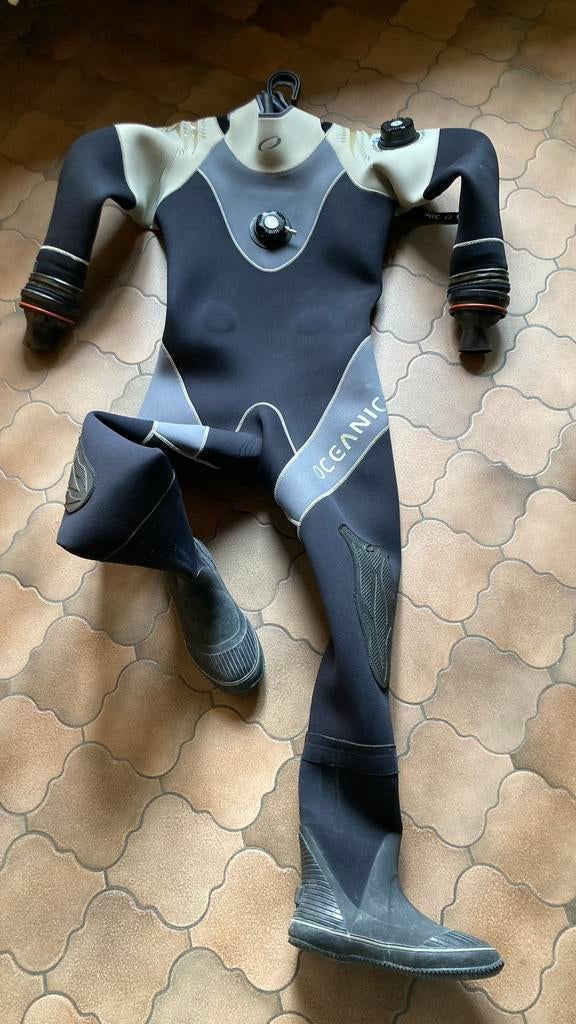 Combinaison étanche Oceanic taille XL, capuche et gants, Sports nautiques & Bateaux, Plongée, Enlèvement, Comme neuf
