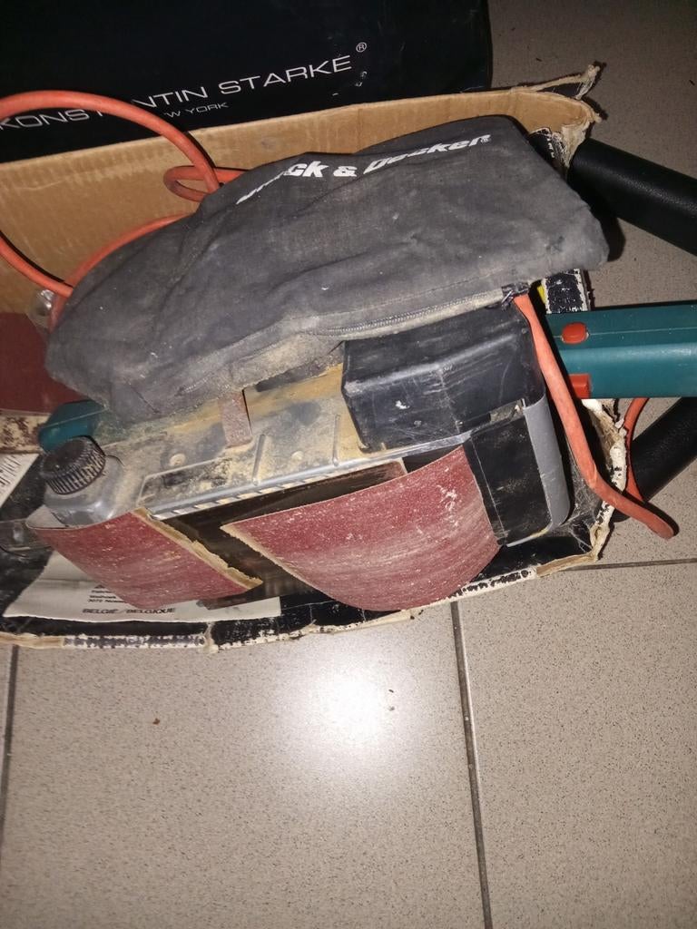 Ponceuse orbitale petit modèle, Enlèvement