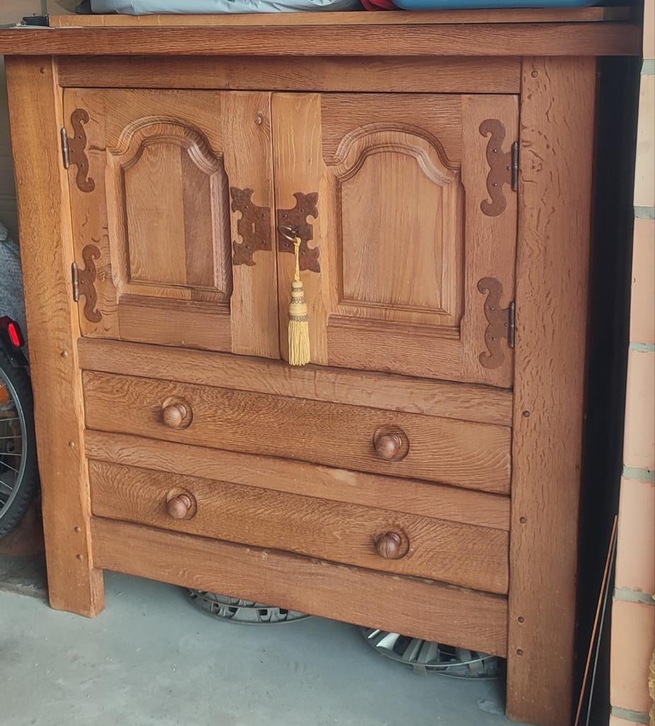 Meuble , buffet en chêne massif