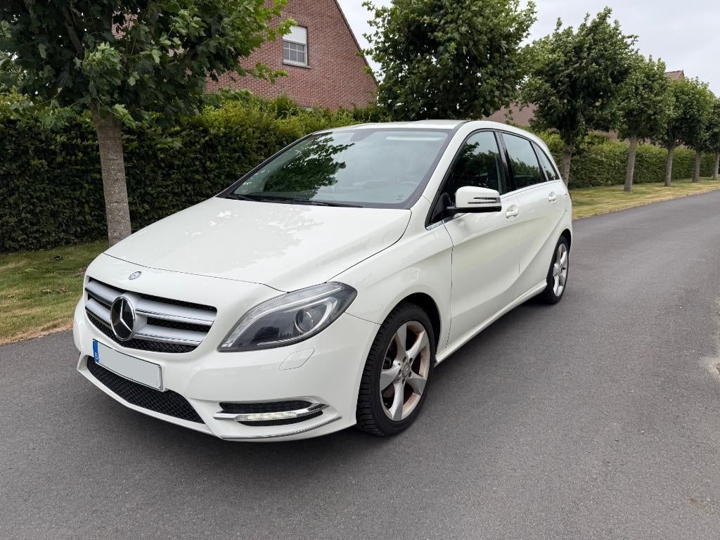 Mercedes Benz B 180 Benzine* EURO 6* LED * GPS * XENON, Auto's, Euro 6, Wit, Dealer onderhouden, 1598 cc