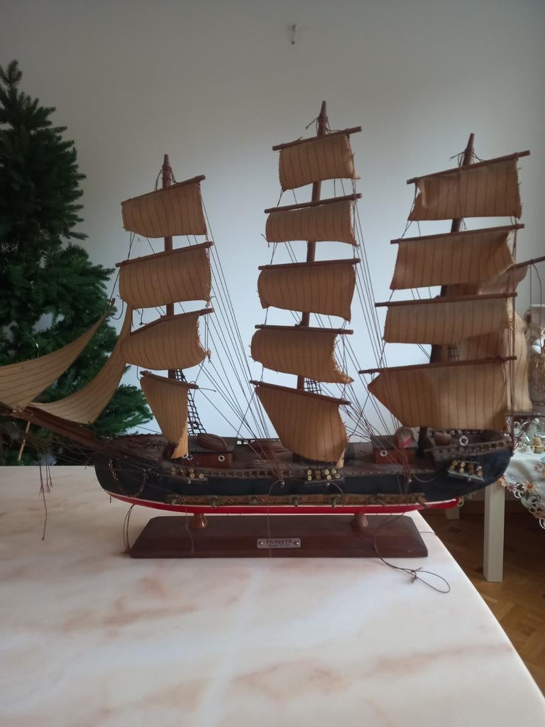 Fragata 18e eeuws modelschip, Ophalen