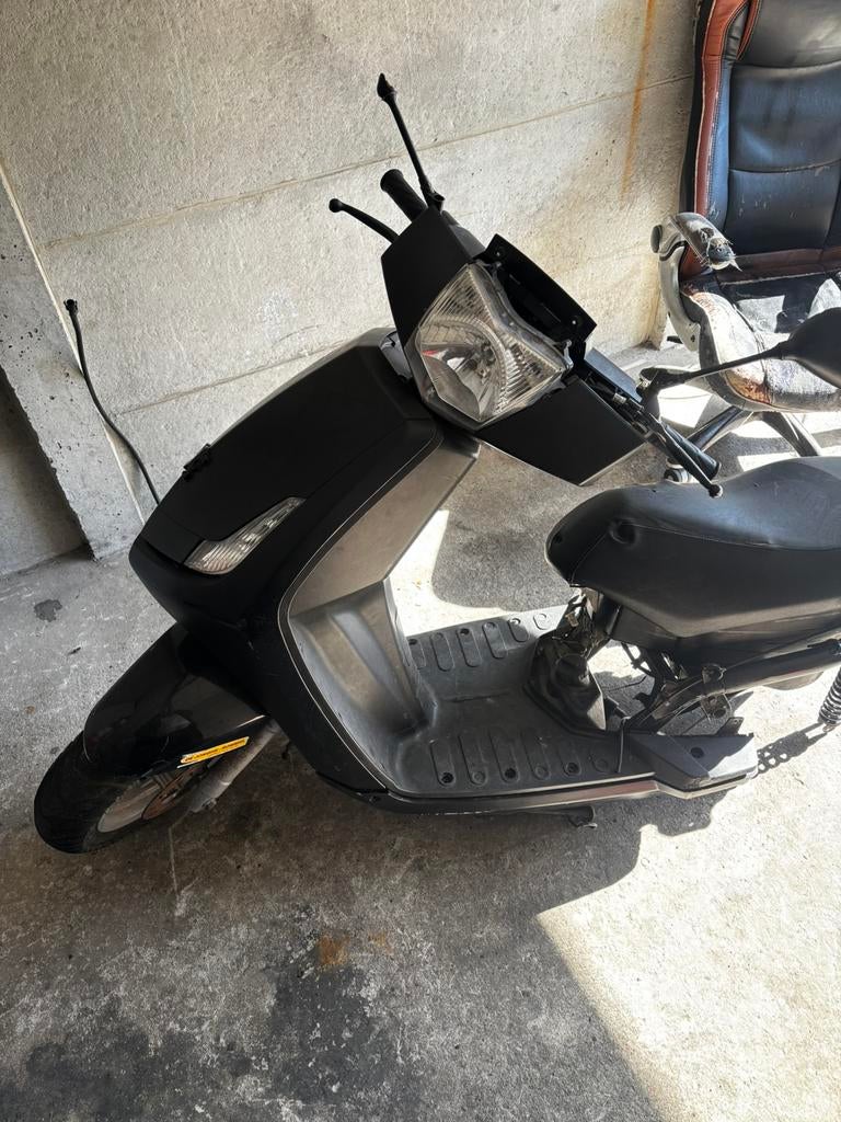 Peugeot vivacity 3 a klasse met papieren, Fietsen en Brommers, Scooters | Peugeot, Gebruikt, Vivacity, Klasse A (25 km/u), Benzine