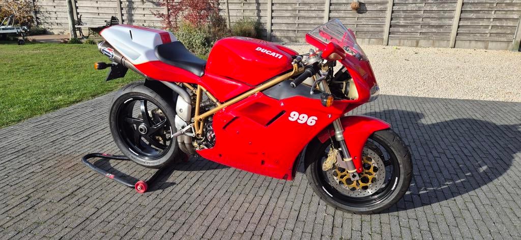 DUCATI 996