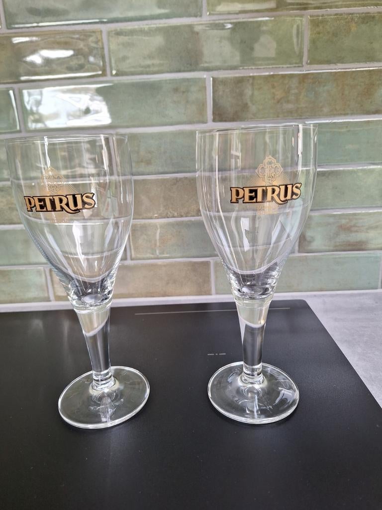 Glazen van Pertrus bier, Ophalen