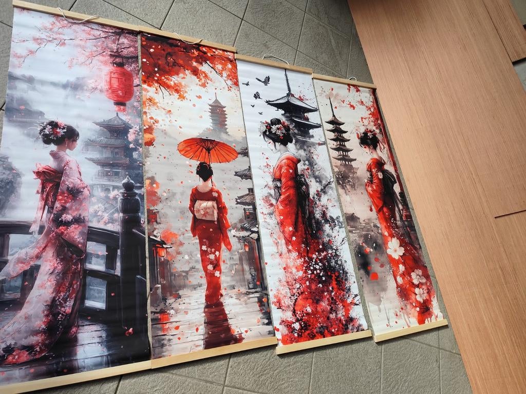 4 Aziatische prenten gedrukt op stof. Met ophang touw., Ophalen