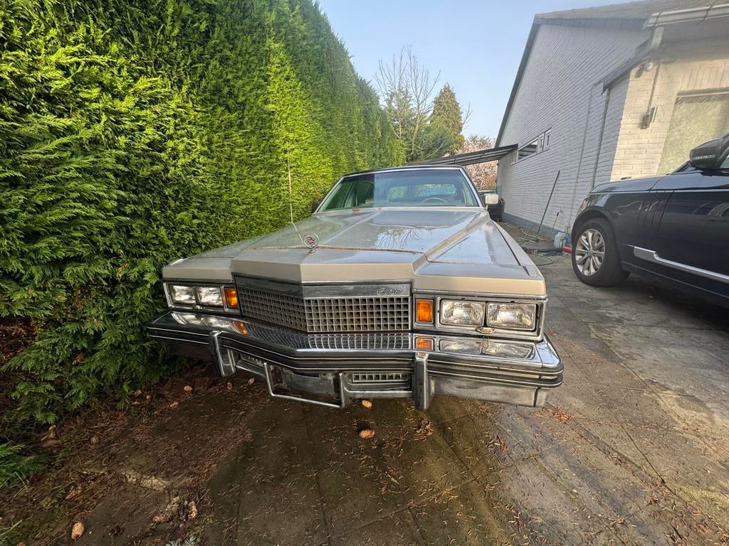 Cadillac fleet woud brougham limousine 31000 km seulement, Auto's, Cadillac, Automaat, 4 deurs, Stof, 8 cilinders