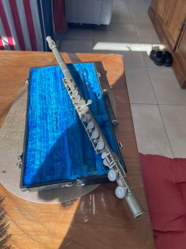 Antieke dwarsfluit, Ophalen