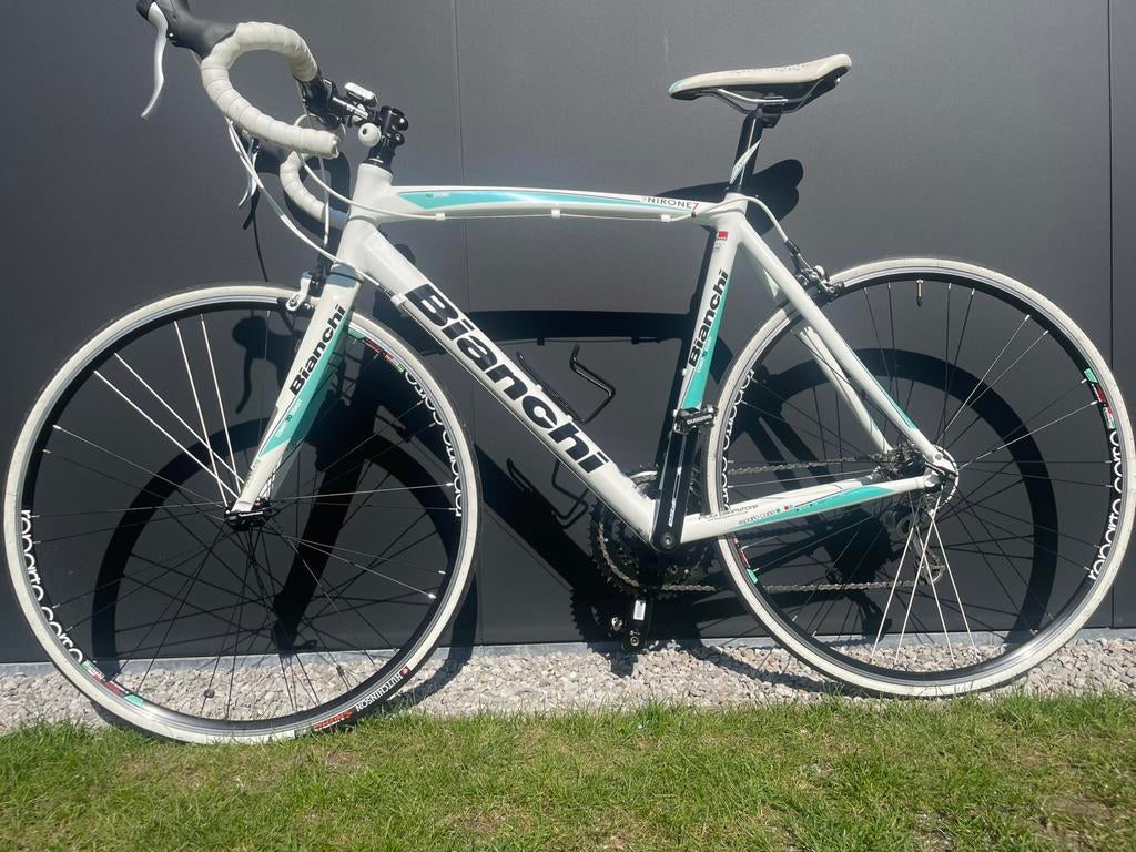 Bianchi damens racefiets Nirone 7 Maat 57 Carbon kader, 28 inch, Carbon, Zo goed als nieuw, 15 tot 20 versnellingen