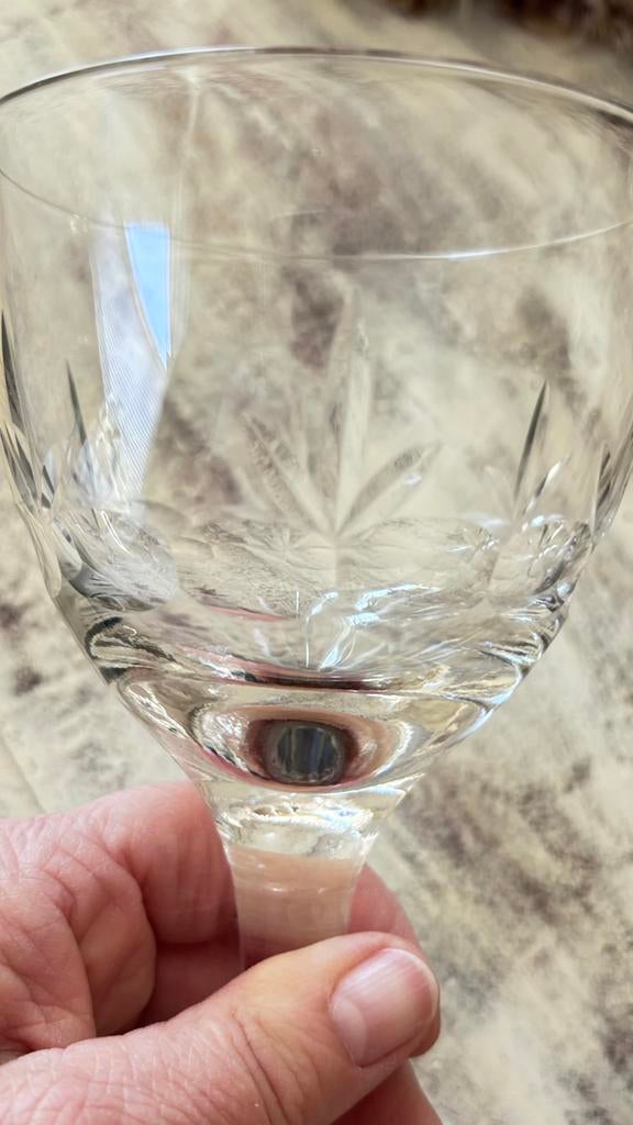 Verres à vin en cristal gravé, Enlèvement