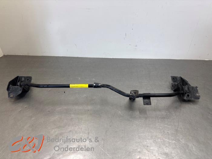 Radiateurbalk van een Nissan NV300, Gebruikt, -, -, Ophalen of Verzenden