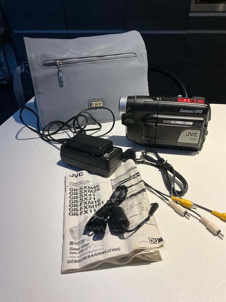 JVC VHS videocamera fmx 161 per draagzak, TV, Hi-fi & Vidéo, Caméscopes numériques, JVC, Microphone externe, Caméra, Comme neuf