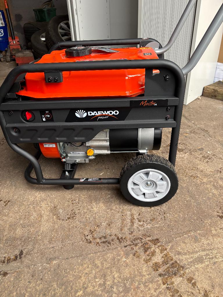 Generator, Doe-het-zelf en Bouw, Aggregaten, Ophalen, Nieuw