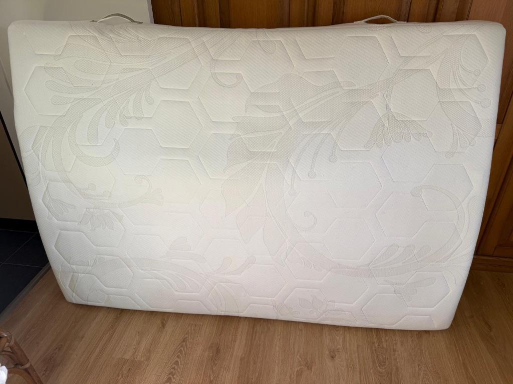 Gratis bed en matras, Huis en Inrichting, Ophalen, Gebruikt, Bruin, Tweepersoons