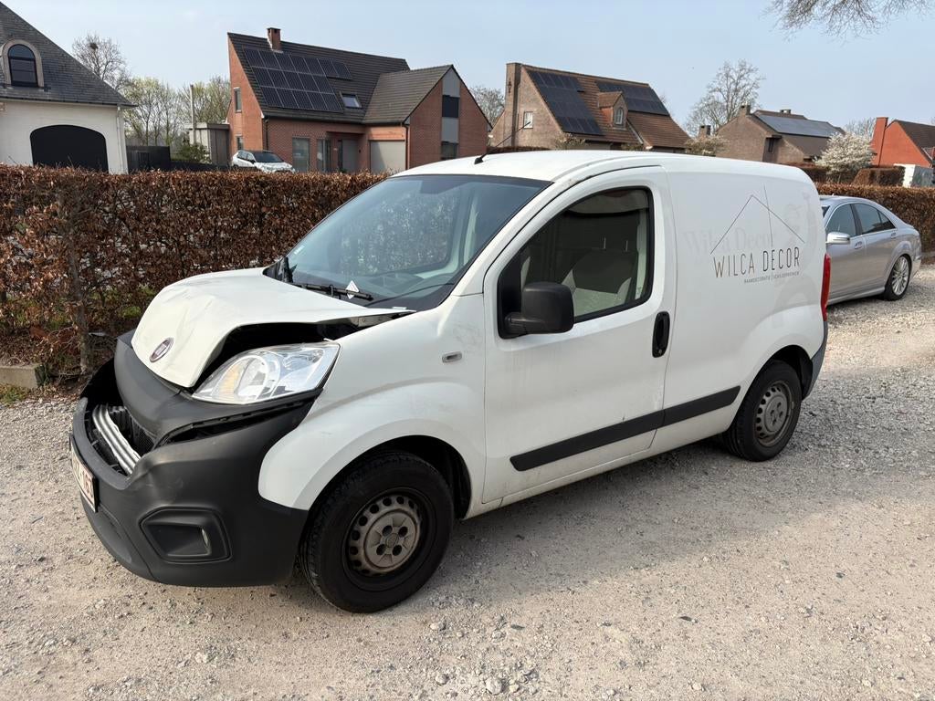 Fiat Fiorino 1.4 benzine 2018, Auto's, Bestelwagens en Lichte vracht, Voorwielaandrijving, Stof, Wit, Bedrijf