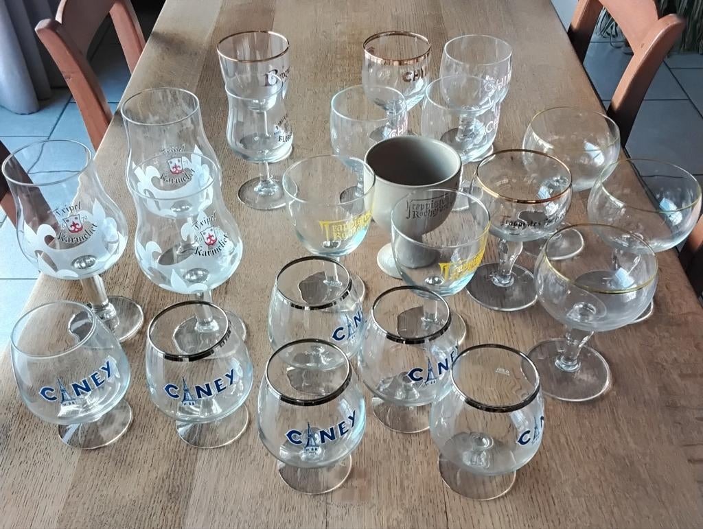23 verres à bières spéciales.