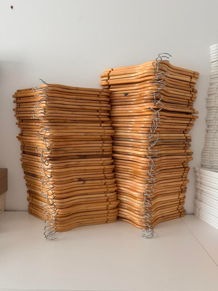Maisons du Monde pakket van 121 houten kledinghangers, Ophalen, Zo goed als nieuw