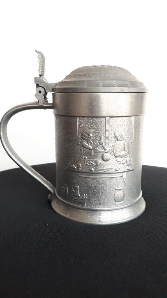 Chope à bière décorative en étain avec couvercle à charnière, Antiquités & Art, Antiquités | Étain, Enlèvement ou Envoi