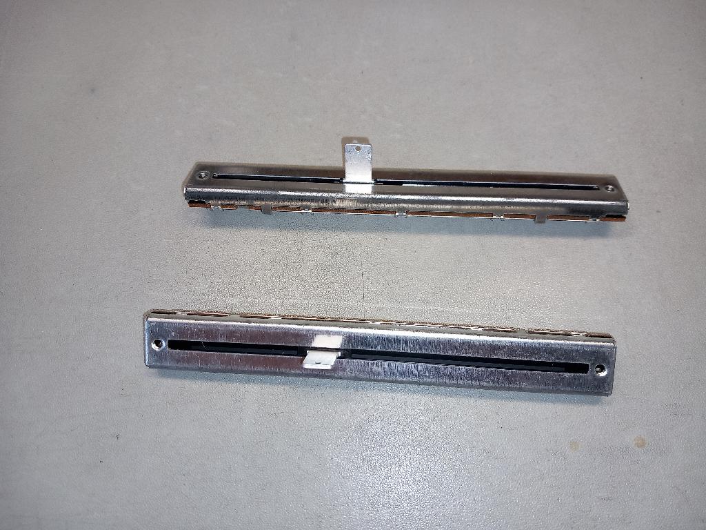 2 faders neufs pour console soundcraft spirit, Enlèvement ou Envoi, Neuf, 10 à 20 canaux, Entrée micro