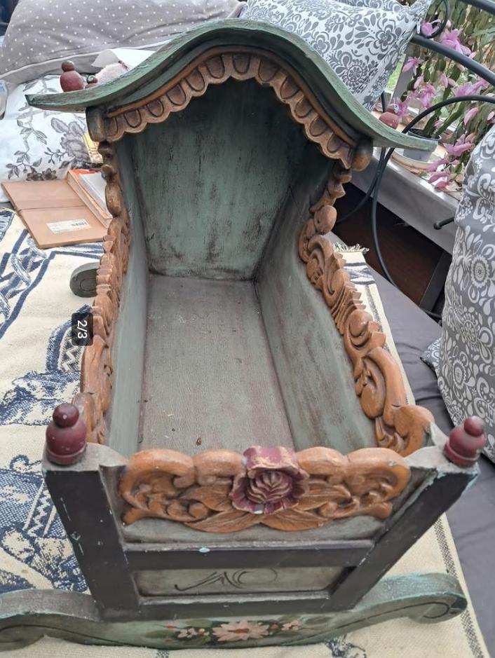 Handgeschilderd poppenwiegje, Ophalen