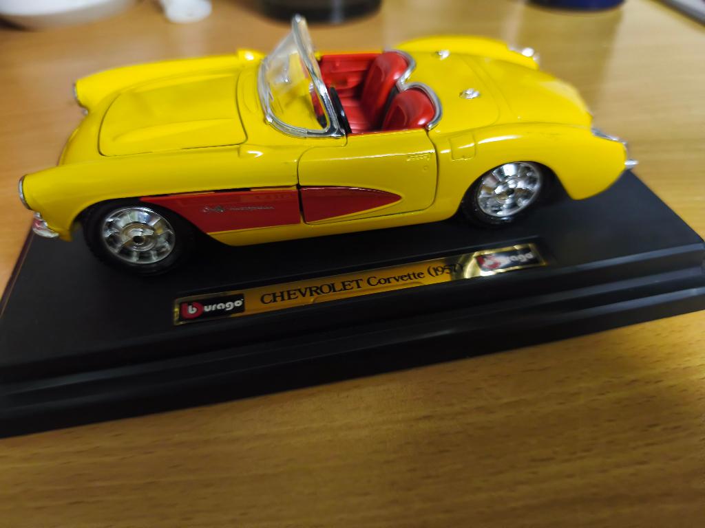 Bburago Chevrolet Corvette 1957 schaal 1:18, Ophalen, Gebruikt, Auto, Burago