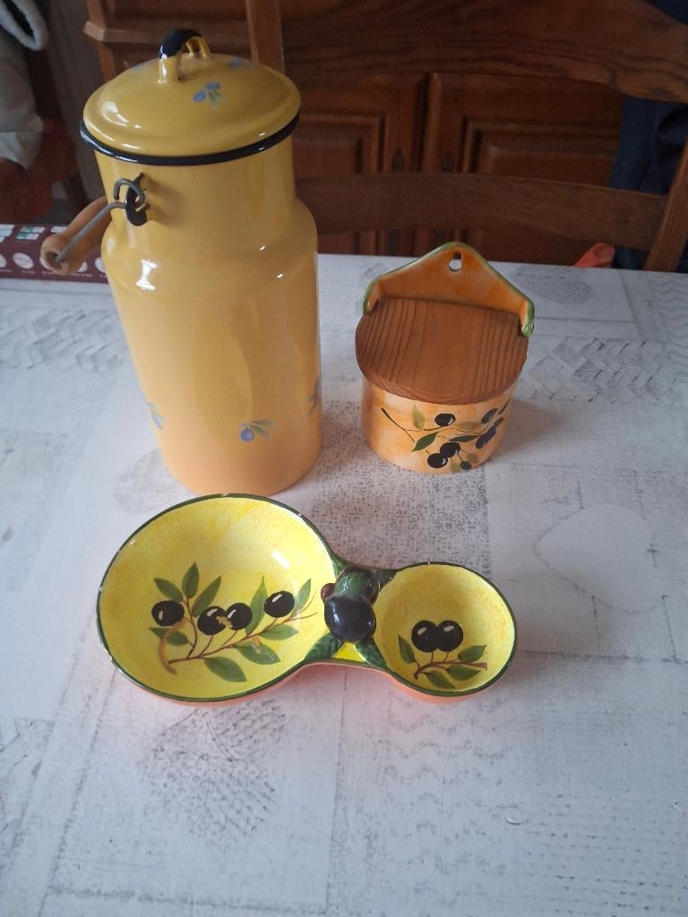 Vaisselle modèle different provençale, Maison & Meubles, Enlèvement, Utilisé, Autres types, Autres matériaux