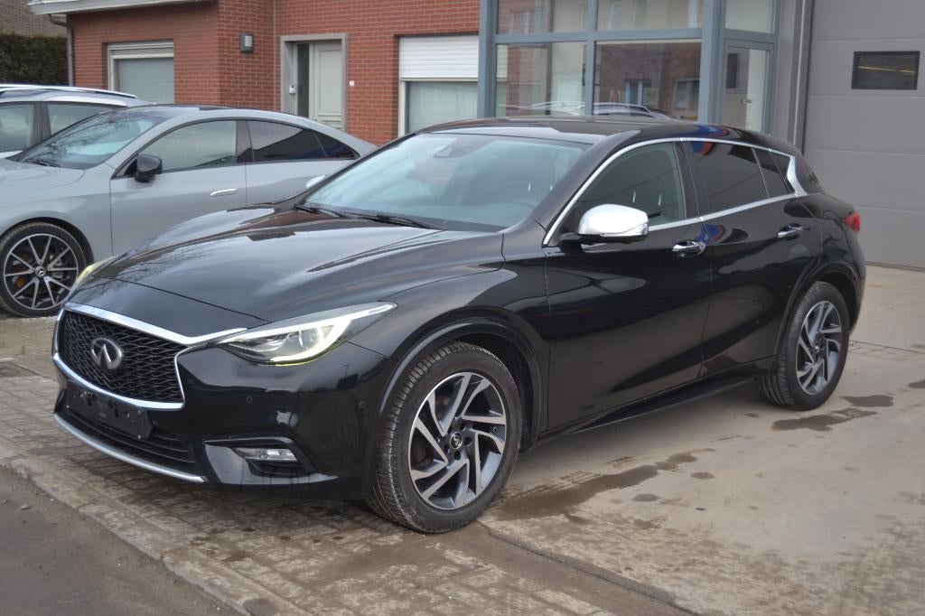Infinity Q30 360 CAMERA/HEATED SEATS, Auto's, Infiniti, Voorwielaandrijving, 4 cilinders, 110 g/km, Alcantara