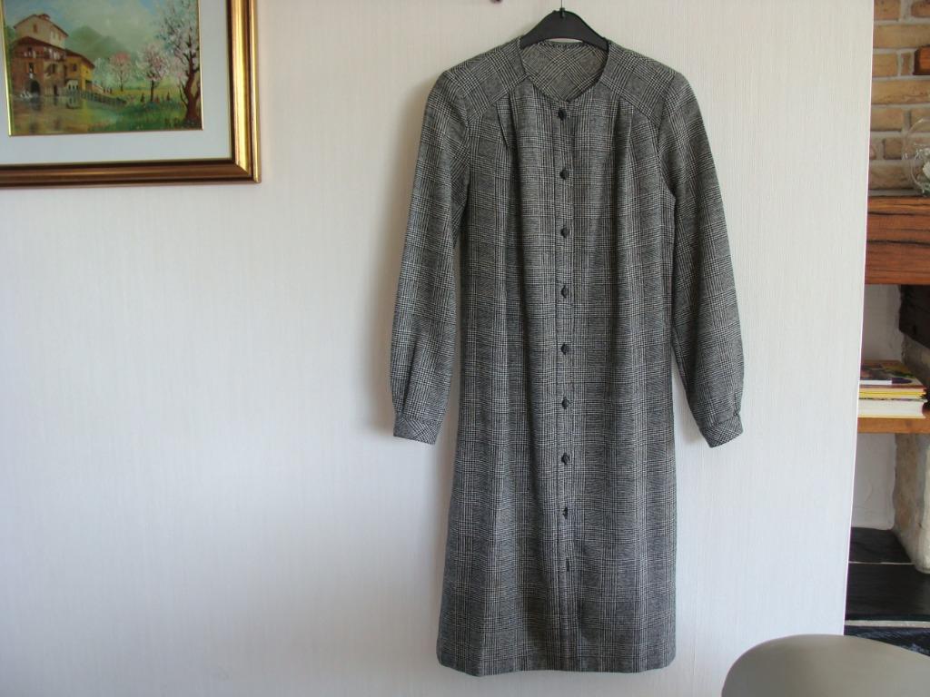 Robe à carreaux, blanc et noir, taille 38/40, Vêtements | Femmes, Taille 38/40 (M), Enlèvement ou Envoi, Sans marque, Autres couleurs