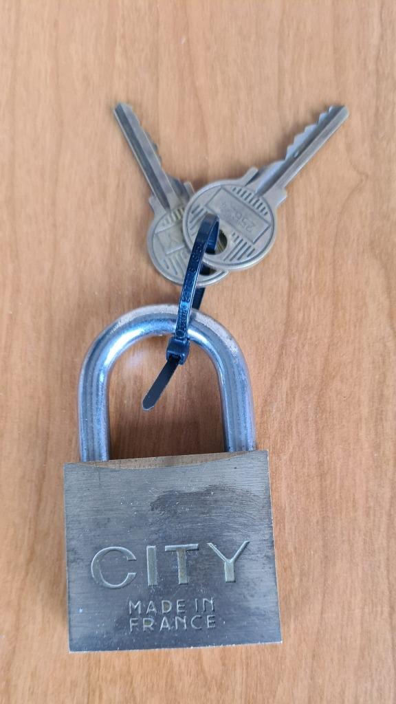 cadenas city + clés, Enlèvement, Comme neuf, Autres métaux