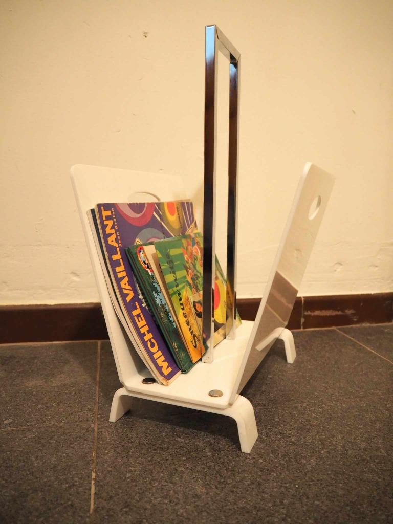 Modern magazine rekje, Huis en Inrichting, Woonaccessoires | Krantenbakken en Lectuurbakken, Zo goed als nieuw, Ophalen