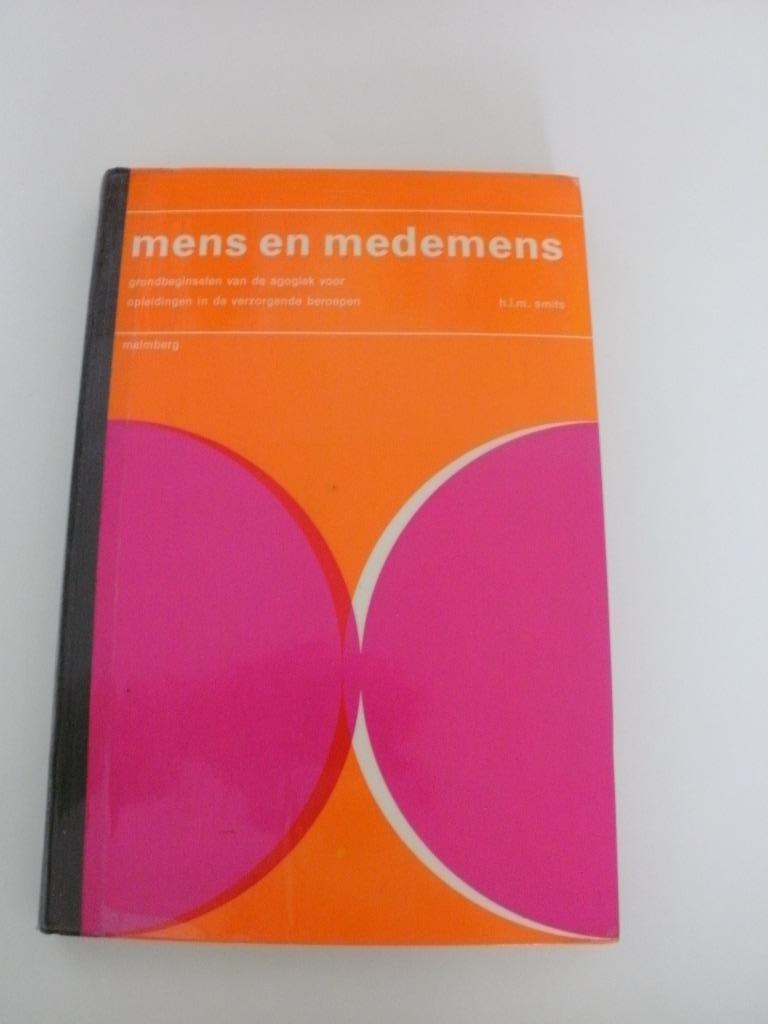 Mens en medemens., Ophalen of Verzenden, Gelezen